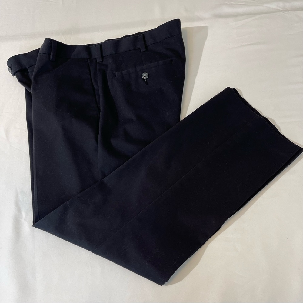 ROUNDTREE & YORKE , men’s size 36/28, black , good condition, preowned